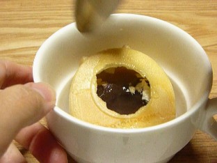「しるくまカフェ」の背中