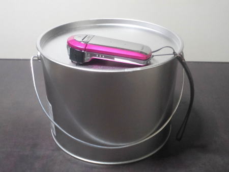 けっこう大きなバケツ缶です