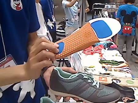 ウォーキングメッシュスニーカーに施された衝撃吸収素材