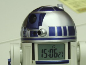 時間になったらr2 D2が起こしてくれるよ ベルメゾンのアラームアクションクロックがかわいい