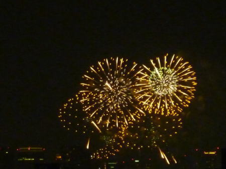なにわ淀川花火大会 追いかけっこ