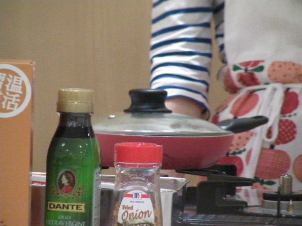 フライパンで火を通す
